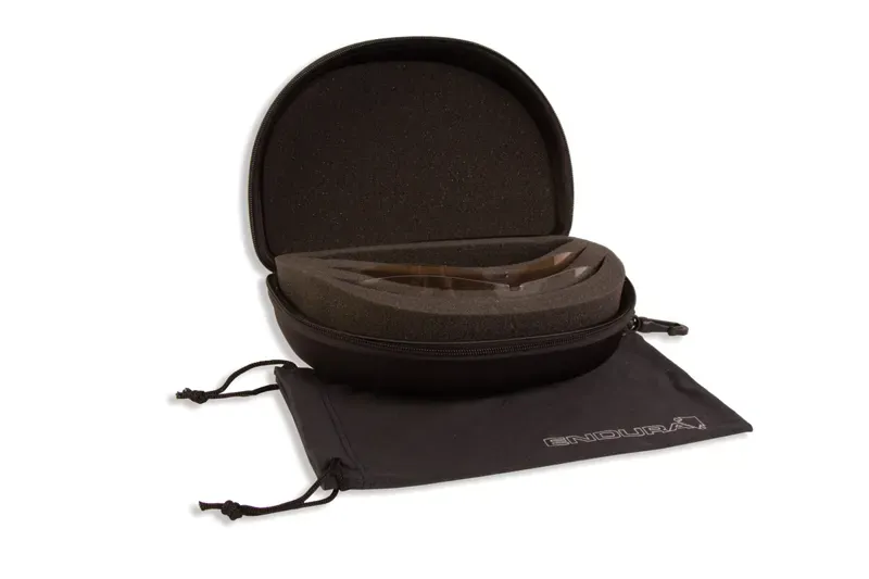 Endura Shark Cycling Glasses in Black-3