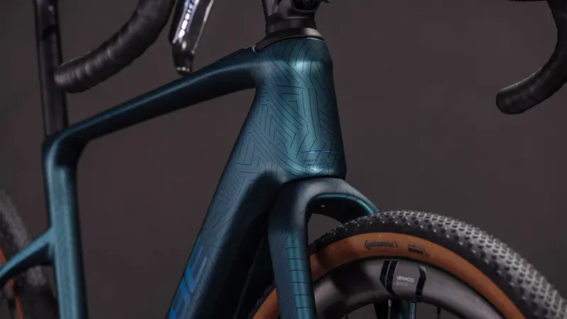 Cube Nuroad Hybrid C:62 SLT 400X E-Gravel Bike in Royal Green/Crisscross-7