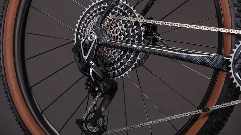 Cube Phenix C:68X SLT Mountain Bike in Matrix Black/White-7