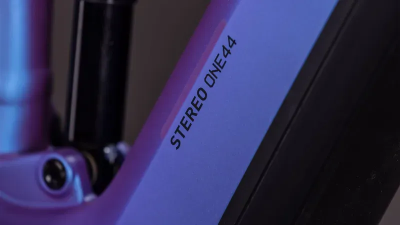 Cube Stereo Hybrid One44 Exc 800 E-MTB in Blue Iris/Black-4