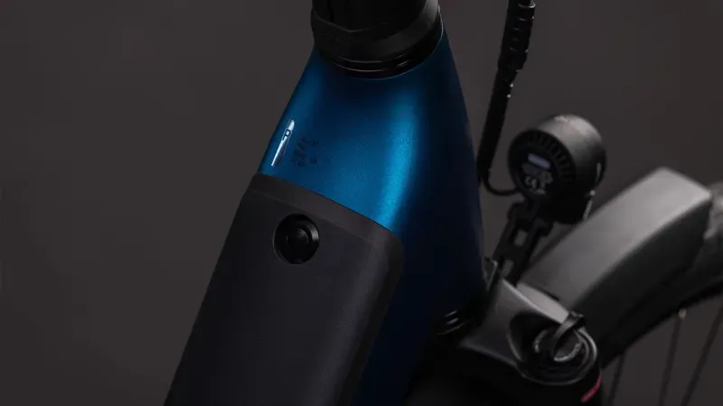 Cube Supreme Hybrid Deluxe Pro 600 eHybrid Bike in Electric Blue-2