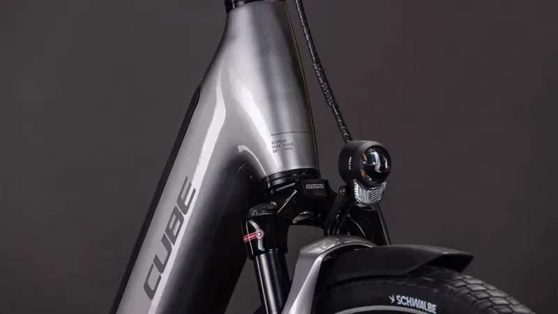 Cube Supreme Hybrid Deluxe Pro 600 eHybrid Bike in Quicksilver-6