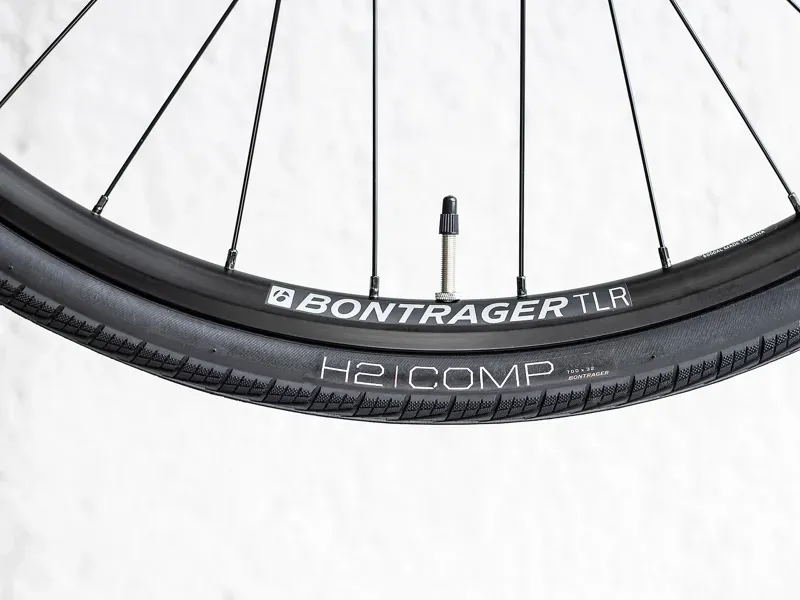 2022 Trek FX 3 Disc Equipped Hybrid Bike in Viper Red to Cobra Blood-8