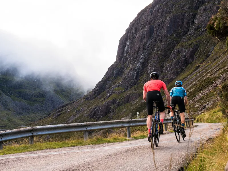 Endura Pro SL Long Leg Road Bib Shorts in Black-2