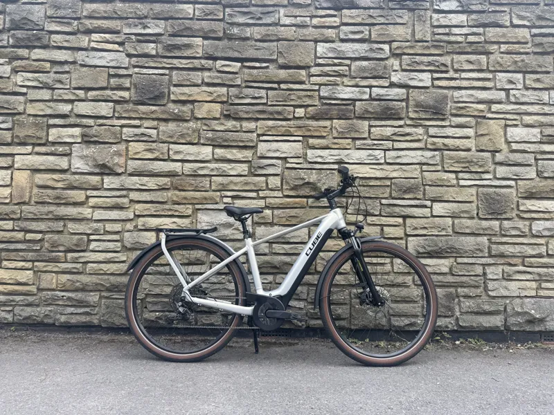 Pre Loved Cube Touring Hybrid Pro 625 - 2024 - Size 50/Small