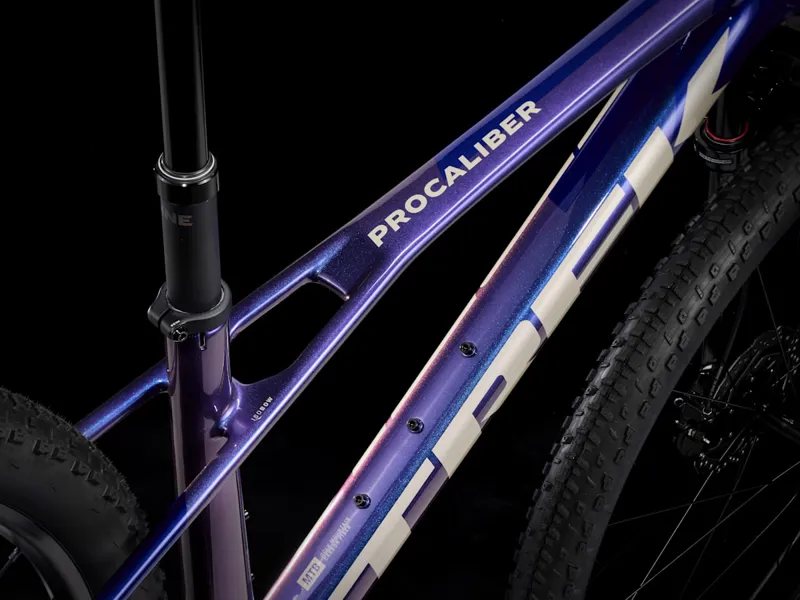 Trek Procaliber 9.5 Gen 3 XC Mountain Bike In Purple Flip/Hex Blue-4