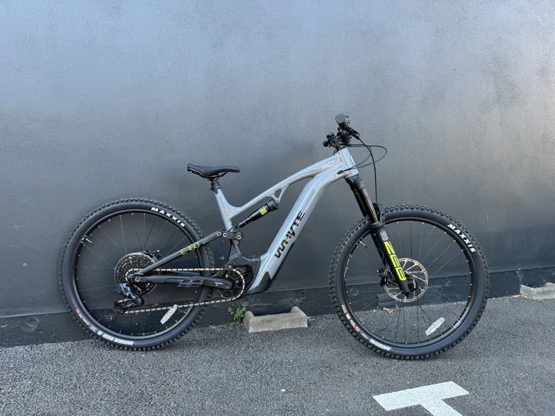 E-160 S Grey with Matt Black