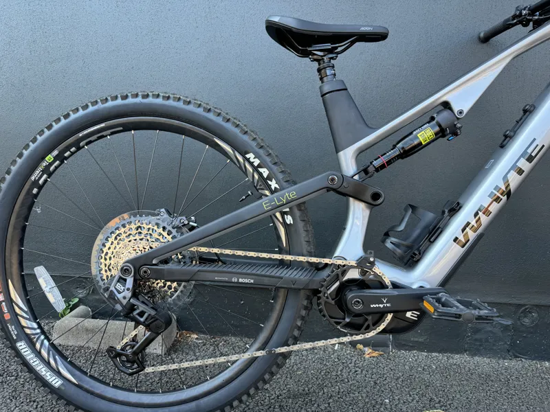 Whyte Bikes ELyte 150 RSX Trail Enduro E bike in Gloss Silver w UD Carbon