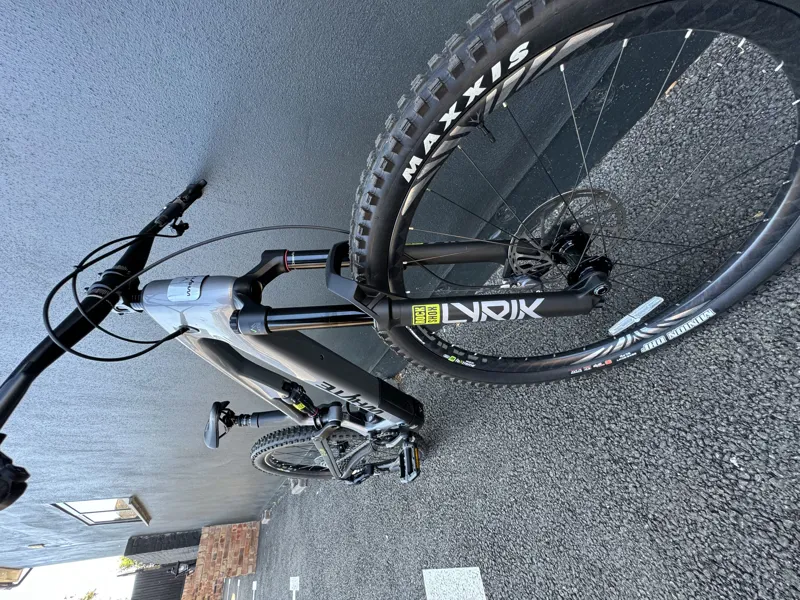 Whyte Bikes ELyte 150 RSX Trail/Enduro E-bike in Gloss Silver w/ UD Carbon-1