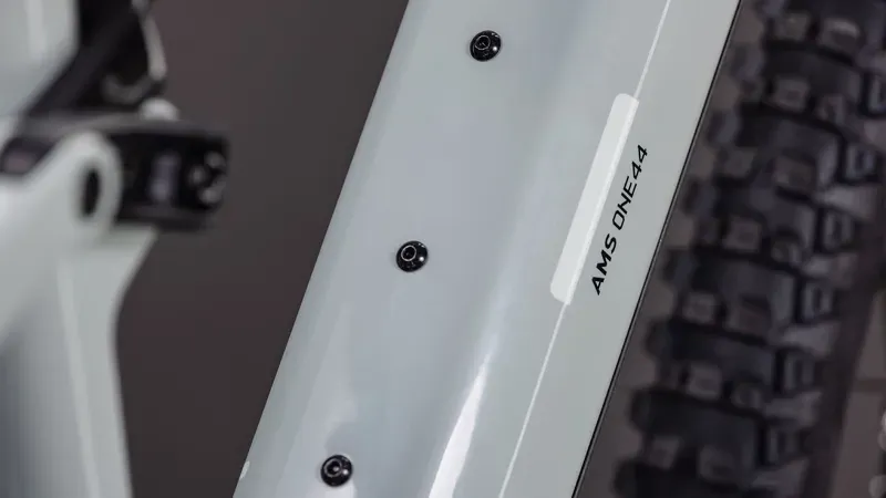 Cube AMS Hybrid one44 c:62 Race 400x eMountain Bike in Reed Beige/Black-4