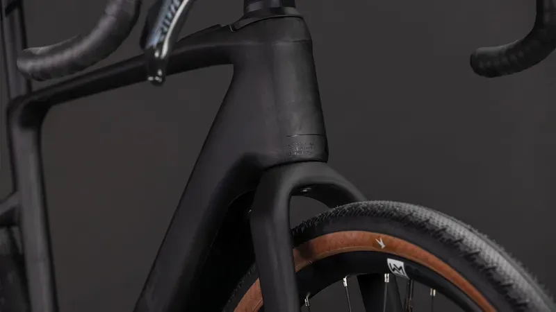 Cube Nuroad Hybrid c:62 EXC 400x Gravel Bike in Blackline-6