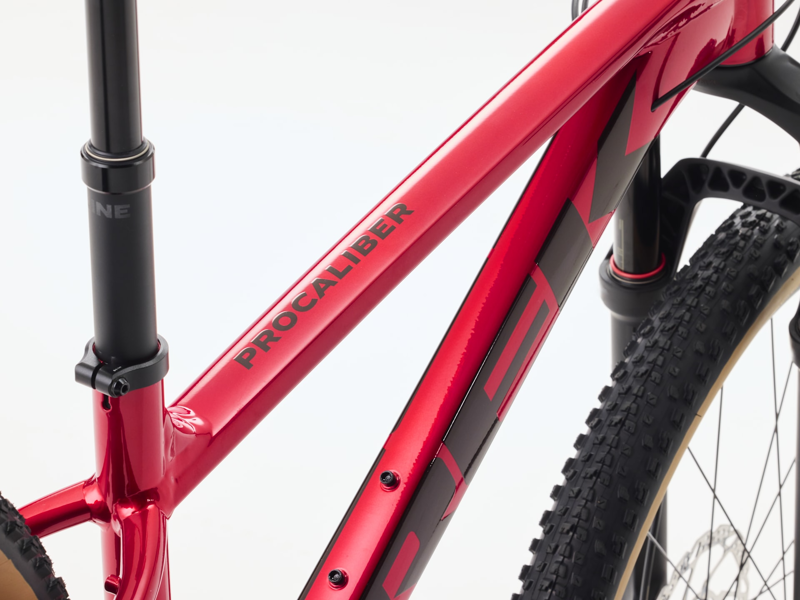 Trek Procaliber 8 XC MTB in Fury Red-4